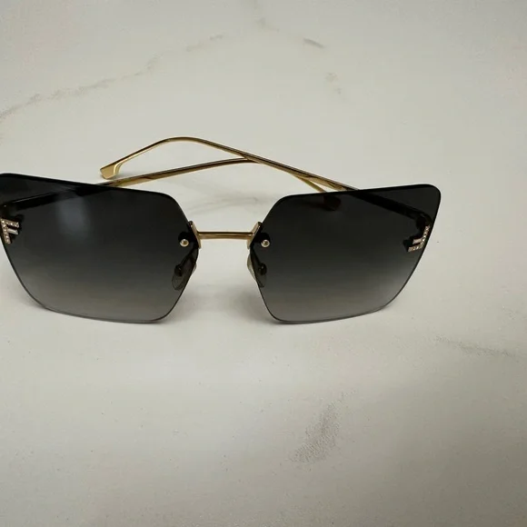 Fendi Oversized Rimless Square Sunglasses - Picture 3 of 12